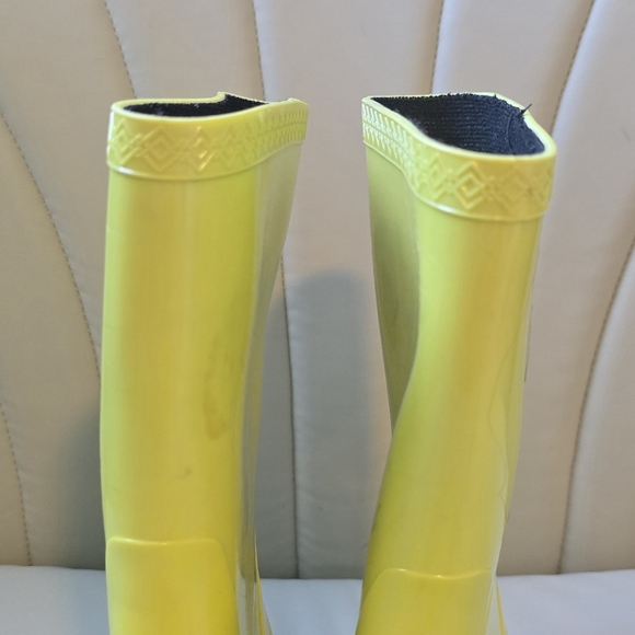 UGG Boots  Sienna Rain Mid Calf Waterproof Yellow Womens size US 8/mens Size 6 - Picture 5 of 14